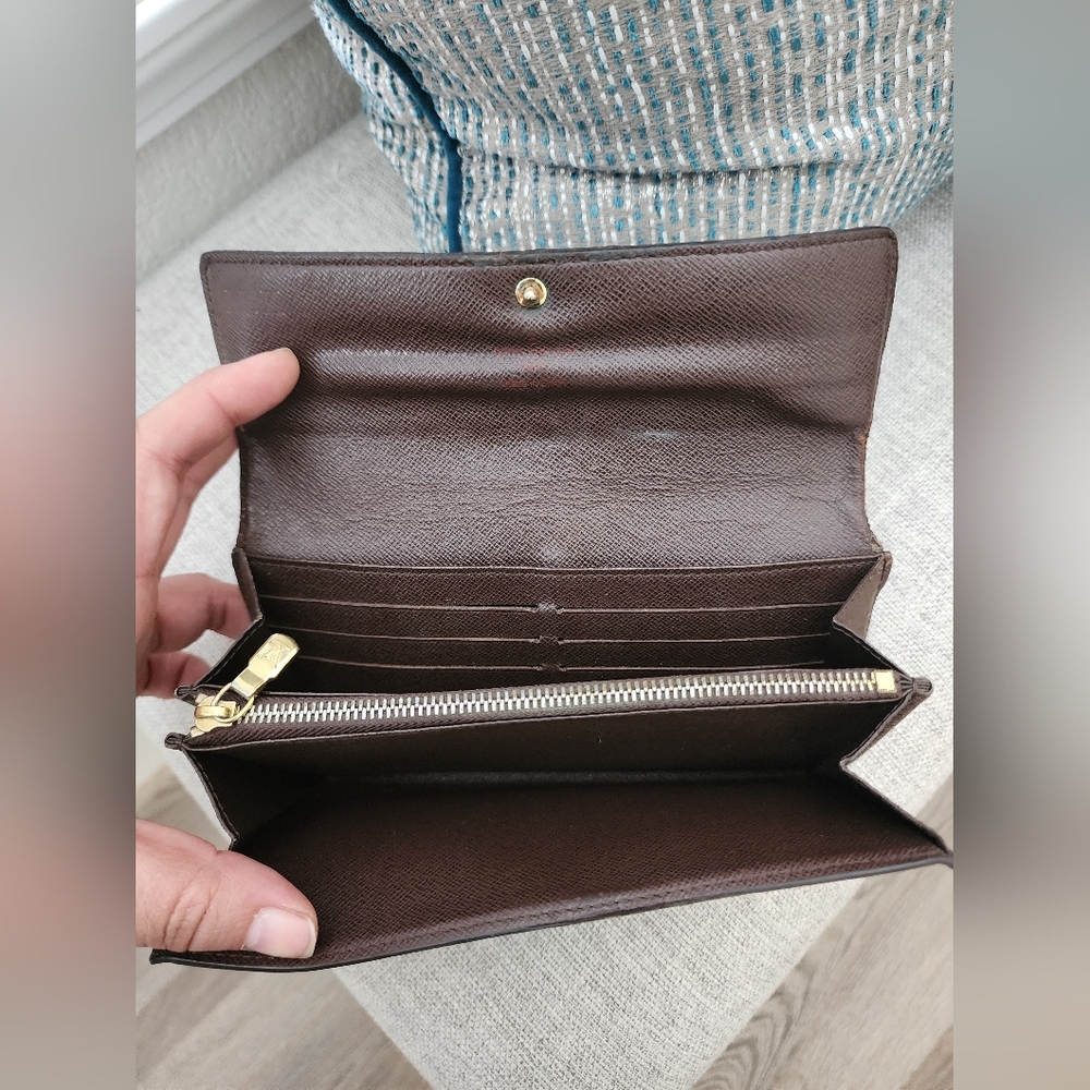 LV Damier Ebene Sarah Wallet - Picture 3 of 16